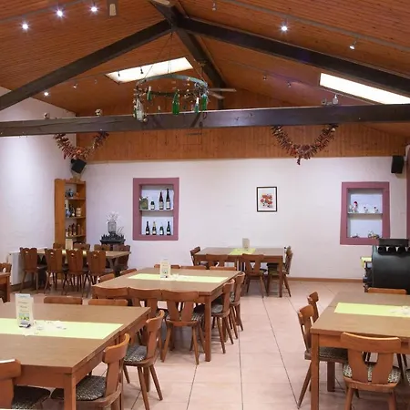 Weinstube Ferienwohnungen Johann Benzschawel Irsch Buitenkant foto