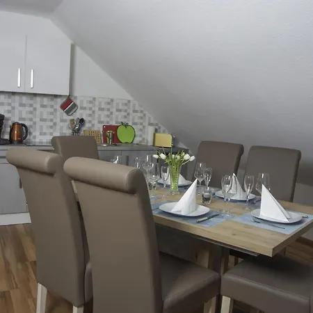 Weinstube Ferienwohnungen Johann Benzschawel Irsch Buitenkant foto